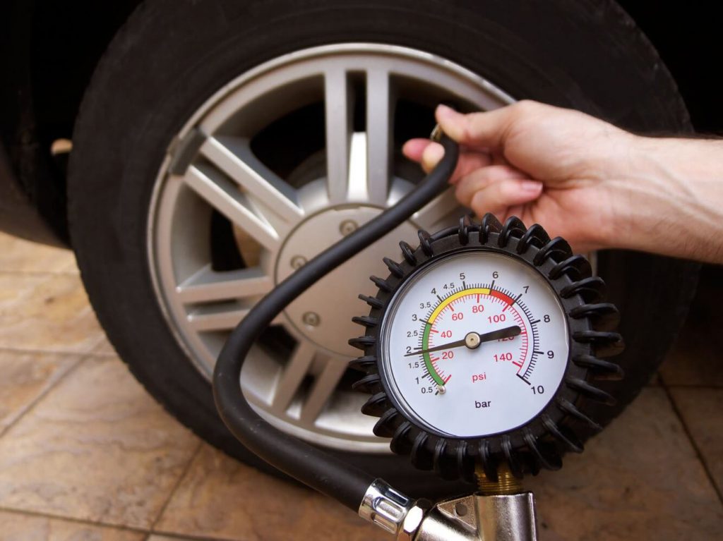 Đồng hồ đo áp suất lốp ô tô