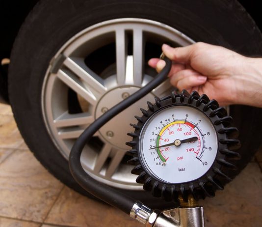 Áp suất lốp là gì? Cách đo, kiểm tra áp suất lốp ô tô Đồng hồ đo áp suất lốp ô tô