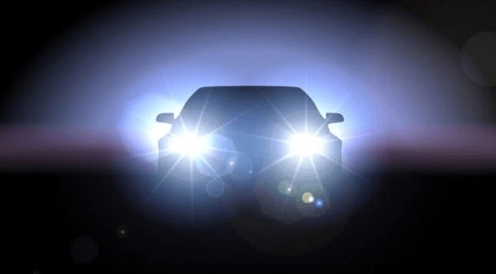 Khi sử dụng đèn xe có thể gây cản trở tầm nhìn mất an toàn cho người lái xe đối diện