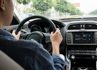 Vô lăng ô tô là gì? cách sử dụng vô lăng cho người mới lái xe ô tô