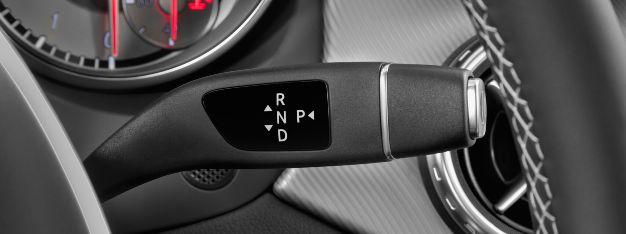 Các ký hiệu trên ô tô số tự động thường rườm rà và khó nhớ hơn ô tô số sàn do sự đơn giản trong điều khiển