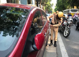 Lỗi dừng đỗ xe ô tô: Lỗi dừng đỗ xe ô tô sai quy định phạt bao nhiêu Lỗi dừng đỗ xe ô tô